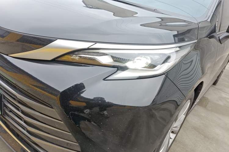 Used Toyota Sienna 2024 2.5L Hybrid Luxury Edition