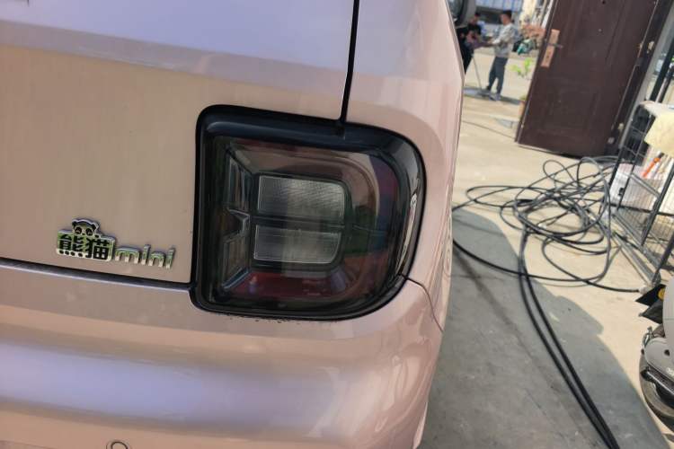 Used Geely Galaxy Panda 2023 Panda Mini 200km Endurance Bear Right Rear Taillight