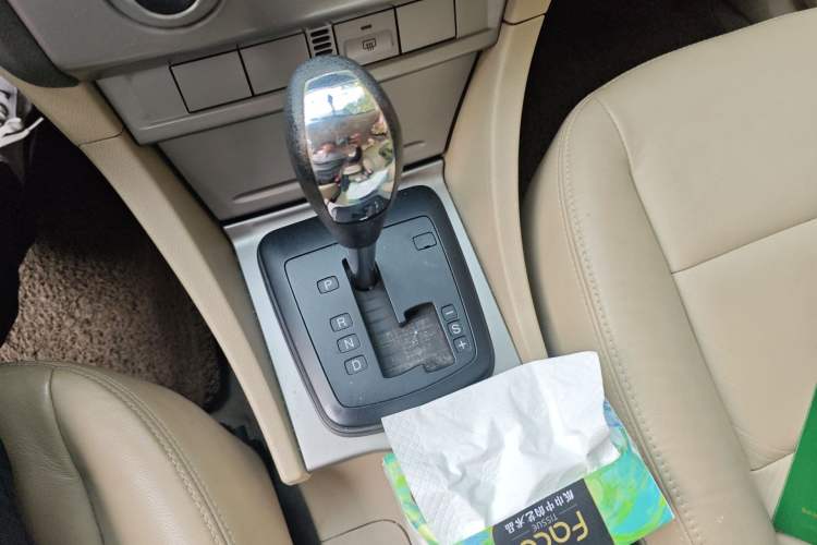 Used Ford Focus 2011 Sedan 1.8L Automatic Fashion Edition Gear Lever