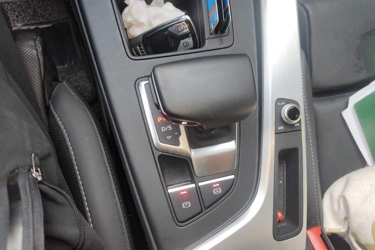 Used Audi A4L 2020 40 TFSI Luxury Dynamic Model
