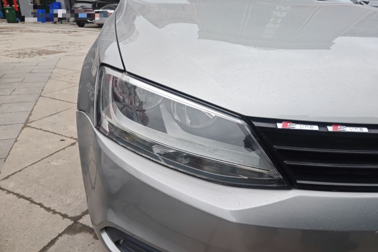 Used Volkswagen Sagitar 2012 1.4TSI Automatic Fashion Edition Right Front Headlight