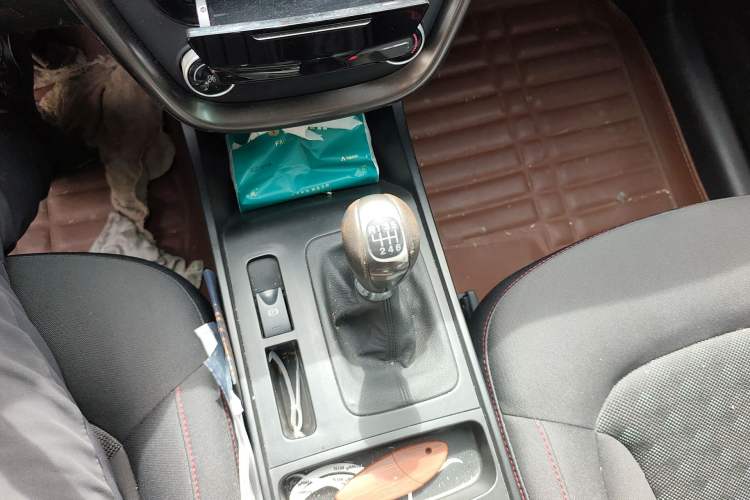 Used Bestune X80 2016 2.0L manual Comfort trim level
