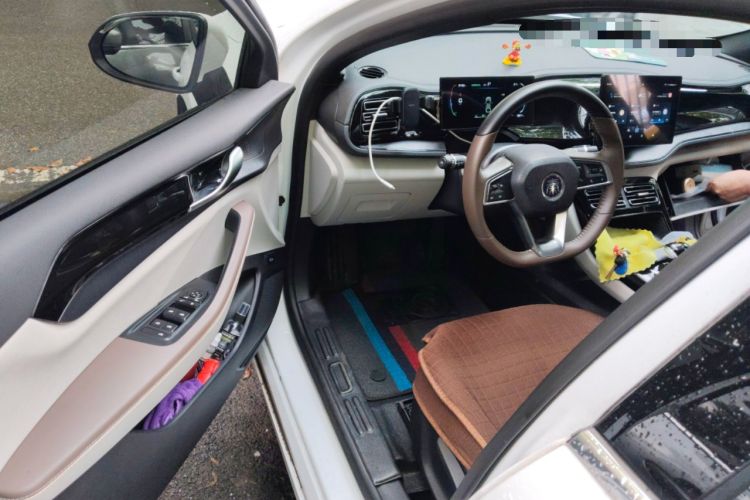 Used BYD Qin PLUS 2024 HONOR Edition DM-i 55KM Leading Model Driver Seat