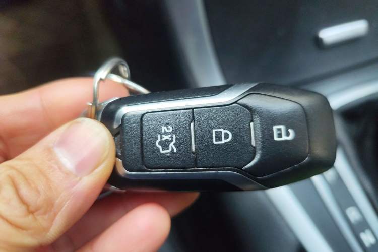 Used Ford Edge 2015 2.0T GTDi 4x4 High-Grade Model
