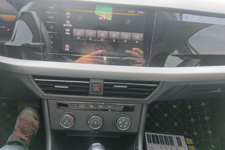 Used Volkswagen Lavida 2021 1.5L Automatic Comfort Edition Audio And AC Panel