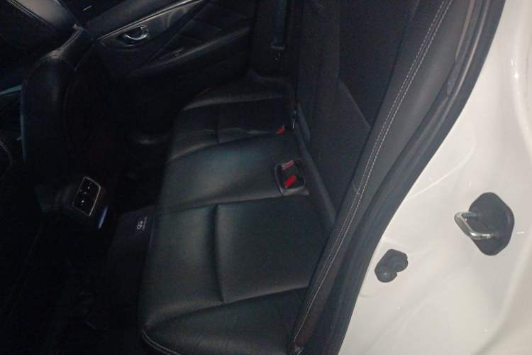 Used Infiniti Q50L 2015 2.0T Enjoyment Edition Interior 4