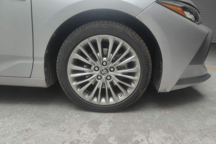 Used Toyota Avalon 2019 Dual-Engine 2.5L XLE Prestige Version China VI Standard