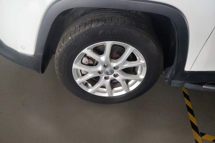 Used Jeep Cherokee 2016 2.4L Leading Smart Version Left Front Wheel Hub