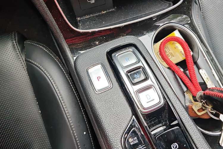 Used Hyundai Santa Fe 2020 380 TGDi Automatic Two-Wheel Drive GLS Luxury Edition Gear Lever