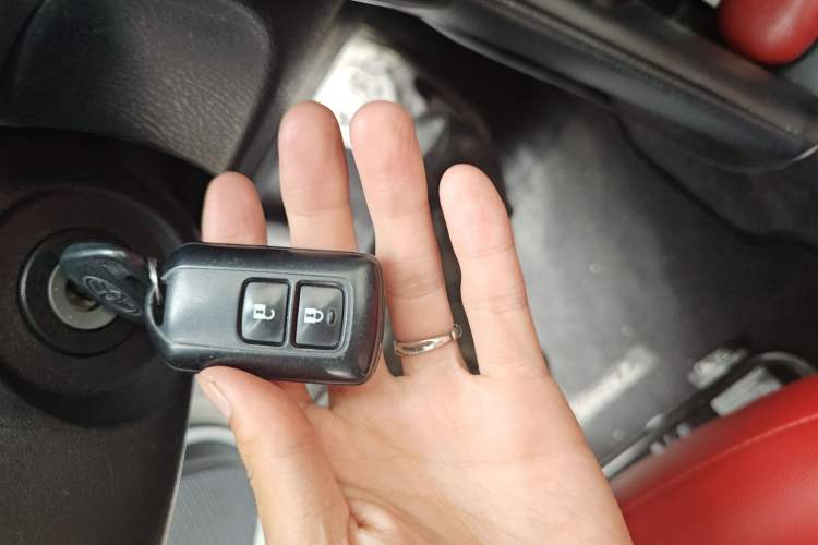 Used Toyota YARiS L Zhi Xuan 2021 X-Trail 1.5L CVT Leading Edition Vehicle Key