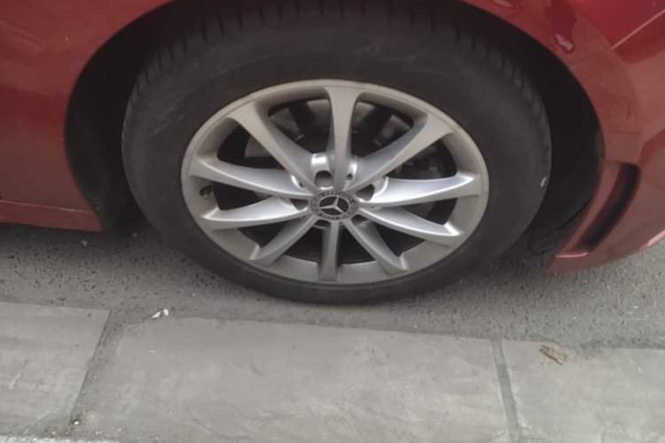 Used Mercedes-Benz A-Class 2019 A 200 L Sport Sedan Right Front Wheel Hub