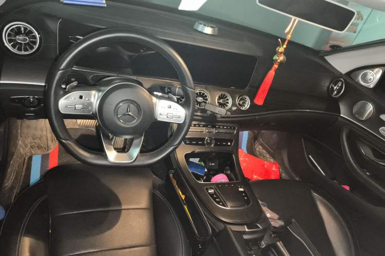 Used Mercedes-Benz E-Class 2019 Restyled E 300 L Sport Luxury Edition Center Console