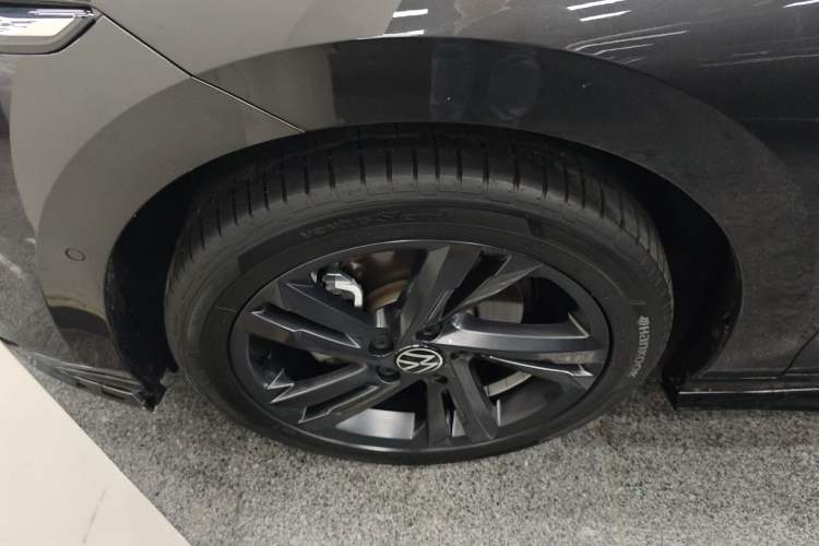 Used Volkswagen Golf 2023 Facelift 280TSI DSG R-Line Lite Left Front Wheel Hub