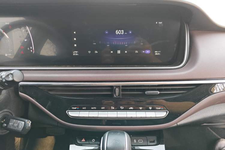 Used GAC Trumpchi M6 2023 PRO 270T DCT Elite Edition Audio And AC Panel