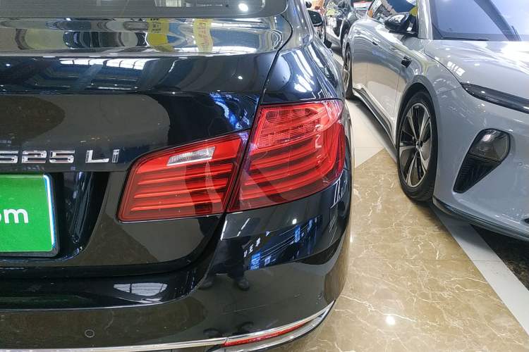 Used BMW 5 Series 2017 525Li Luxury Design Package Right Rear Taillight