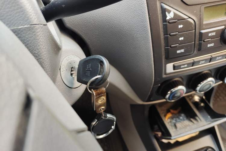 Used FAW Xiali N5 2014 1.0L Manual Standard Edition
