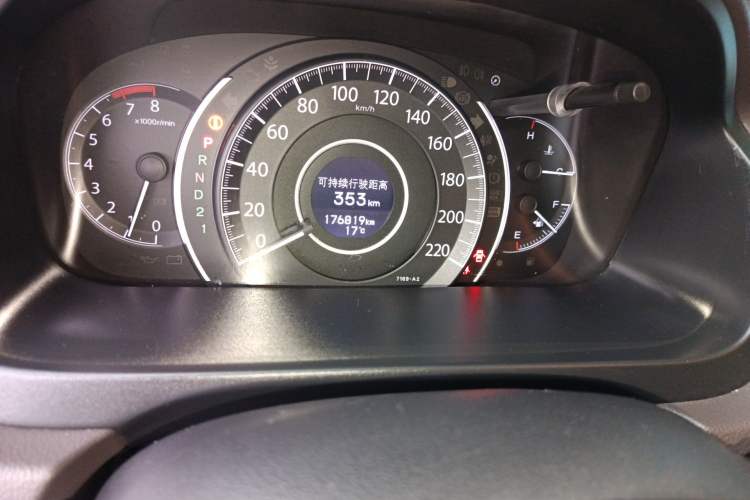 Used Honda CR-V 2012 2.0L two-wheel drive urban version Odometer Close Up