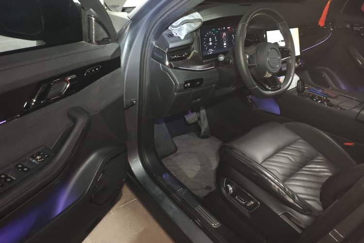 Used Lynk & Co 09 2021 2.0T Halo Six-Seater Driver Seat