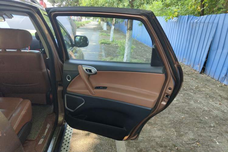 Used Luxgen Great 7 SUV 2013 Limited-Edition Sharp Edition 2.2T All-Wheel-Drive Prestige Model Interior 6