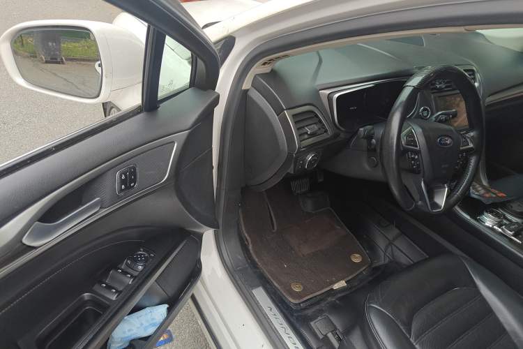 Used Ford Mondeo 2017 EcoBoost 180 Ultimate Model Driver Seat