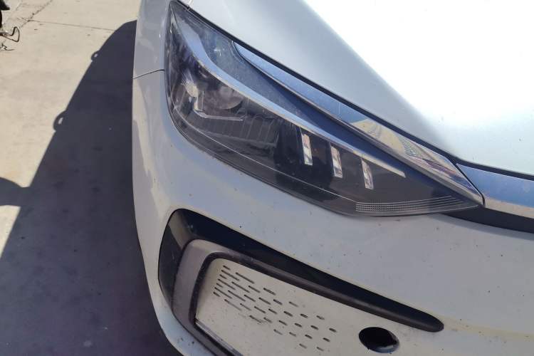 Used BAIC Beijing EU5 2018 R550 Smart Trend Edition Right Front Headlight