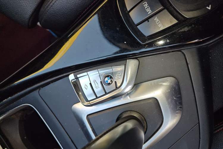 Used BMW 2 Series 2018 220i Convertible Coupe Sports Design Package Vehicle Key