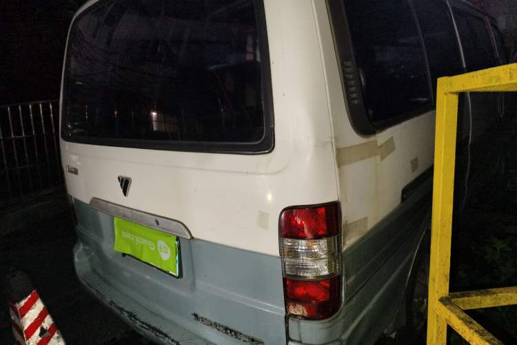 Used Foton Scenic 2011 2.0L Express Standard Short-Wheelbase Low-Roof 486EQV4