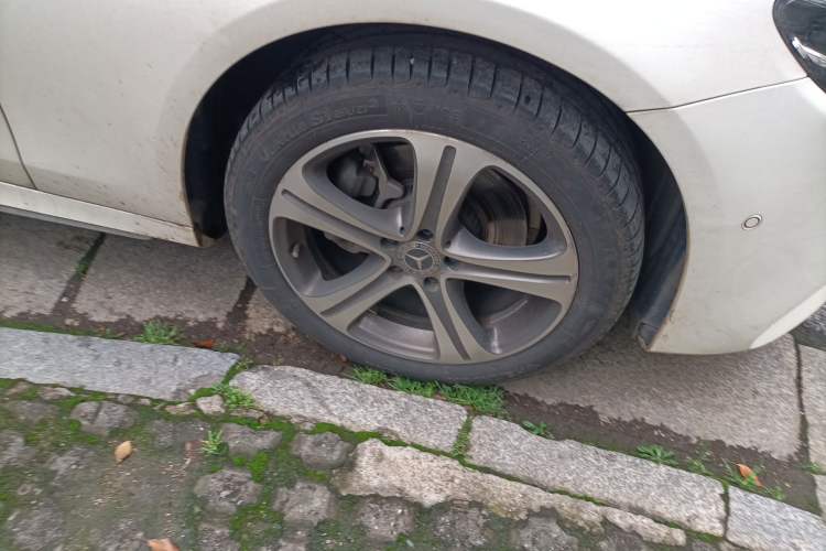 Used Mercedes-Benz E-Class 2016 E 200 L Sport Edition Right Front Wheel Hub