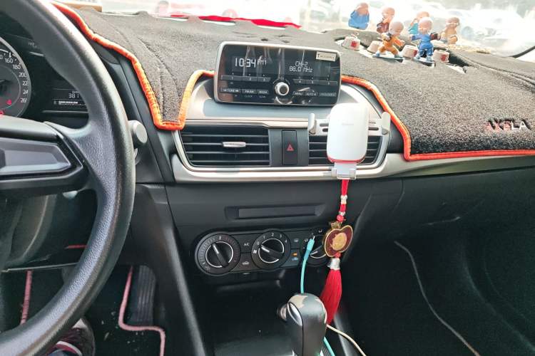 Used Mazda 3 Axela 2017 Sedan 1.5L Automatic Comfort Model Emission Standard China V Audio And AC Panel