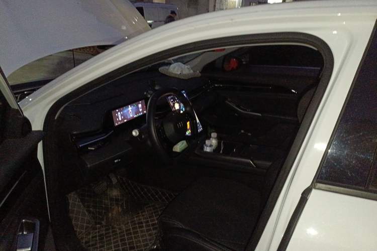 Used Geely Galaxy L6 2024 125km PLUS Dragon Edition