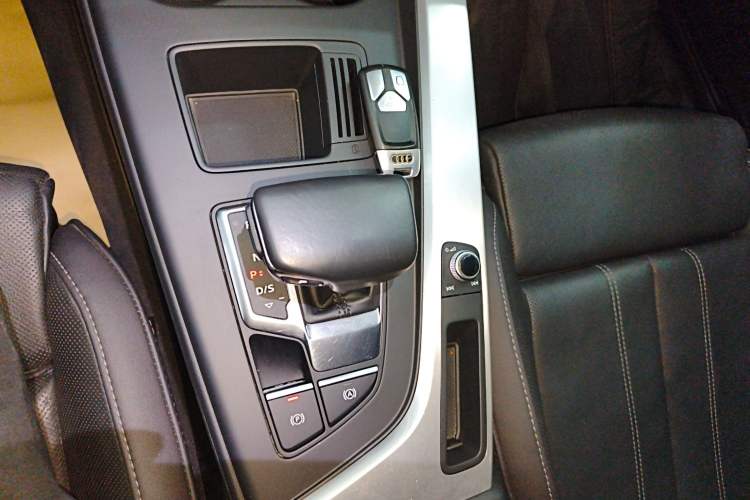 Used Audi A4L 2020 40 TFSI Luxury Dynamic Model
