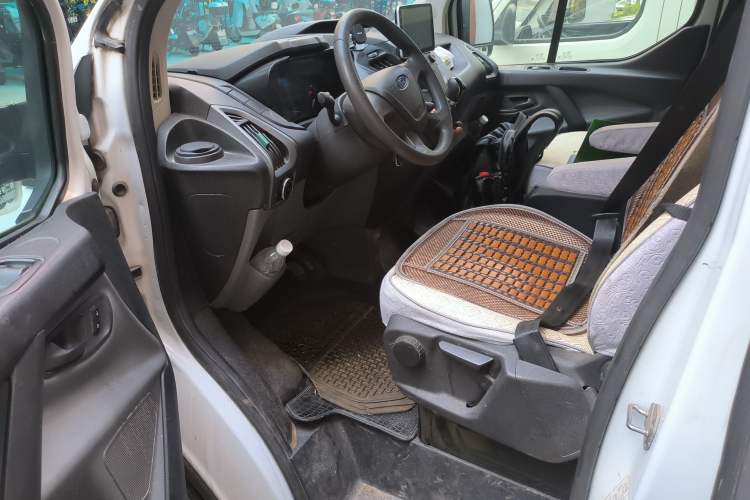 Used Ford Transit 2017 2.0T Diesel Multi-Purpose Commercial Vehicle Mid-Drive Mid-Roof China IV Standard