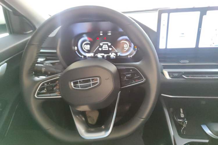 Used Geely Auto Emgrand 2023 4th Generation Champion Edition 1.5L CVT Prestige Model Center Console