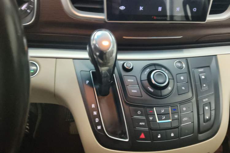 Used Buick GL8 2018 28T Luxury Model China VI Standard
