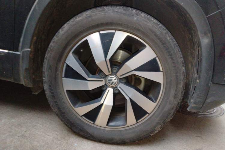 Used Volkswagen Tayron 2019 Teramont Edition 280TSI Two-Wheel Drive Luxury Model China VI Standard Right Front Wheel Hub