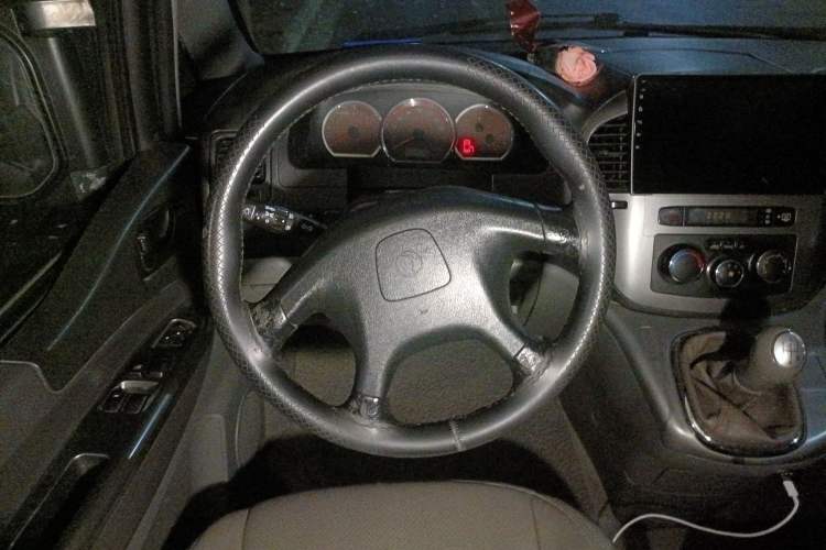 Used FORTHING Lingzhi 2013 M5 Q3 2.0L 7-seat Long-Wheelbase Comfort Model
