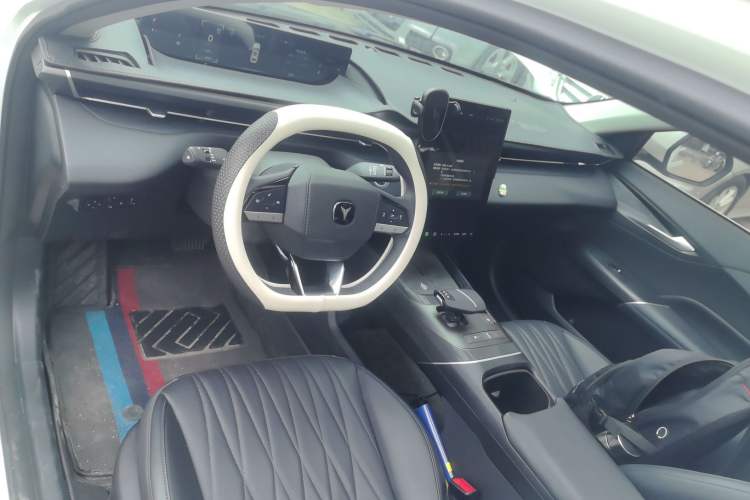 Used CHANGAN Eado 2024 1.5T GDI Automatic Flagship Edition Center Console