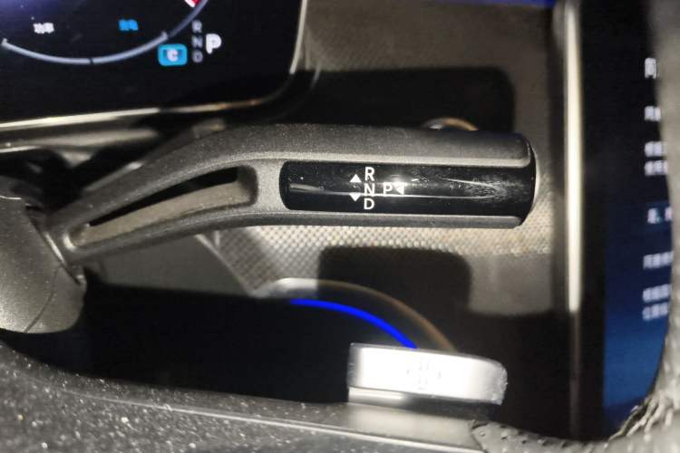 Used Mercedes-Benz C-Class 2024 C 260 L Sport Edition Gear Lever