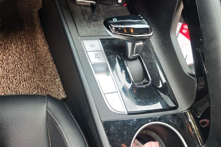 Used Hyundai Elantra 2021 1.5L CVT LUX Prestige Edition Gear Lever