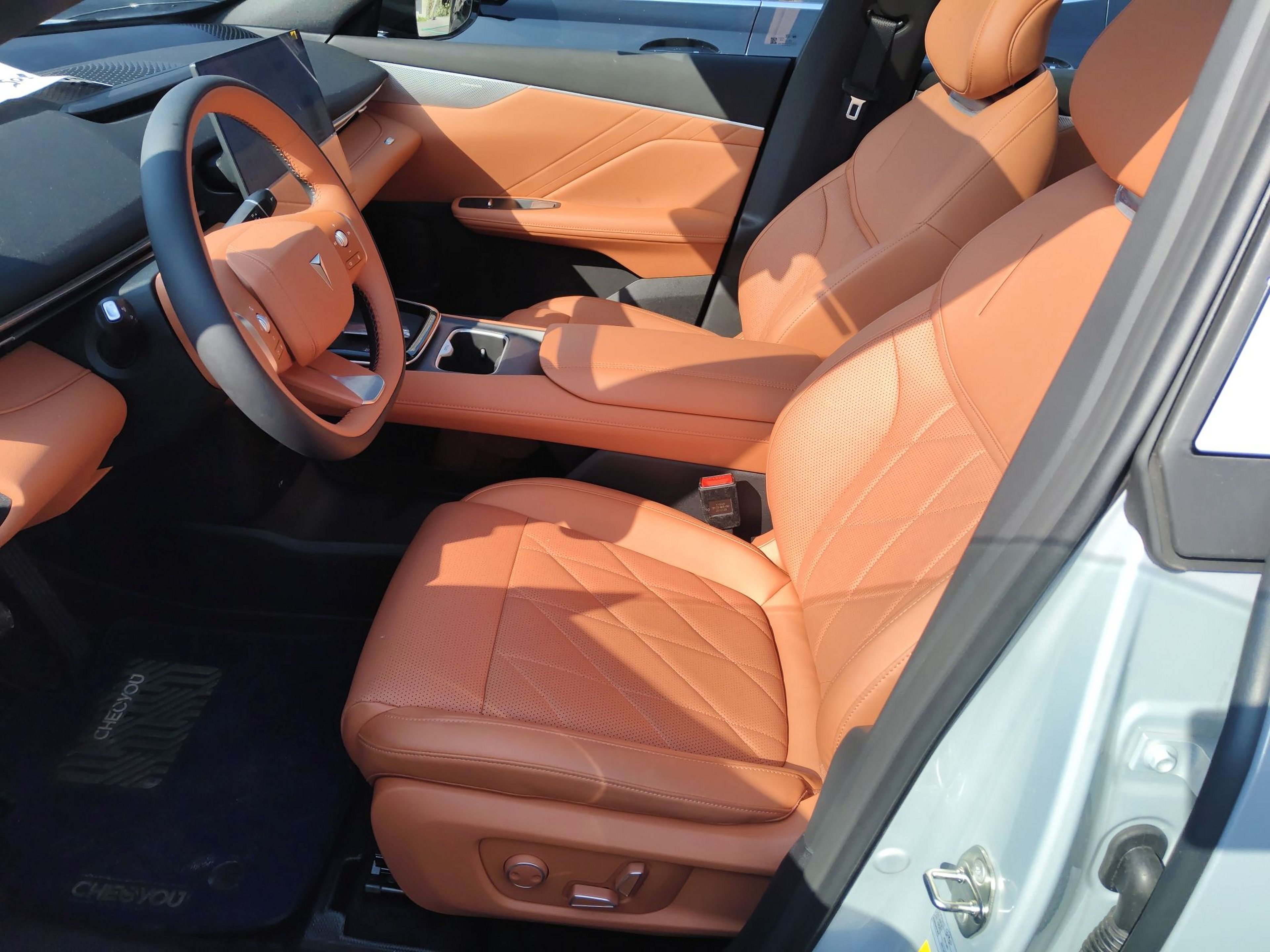 Переднее сиденье в автомобиле