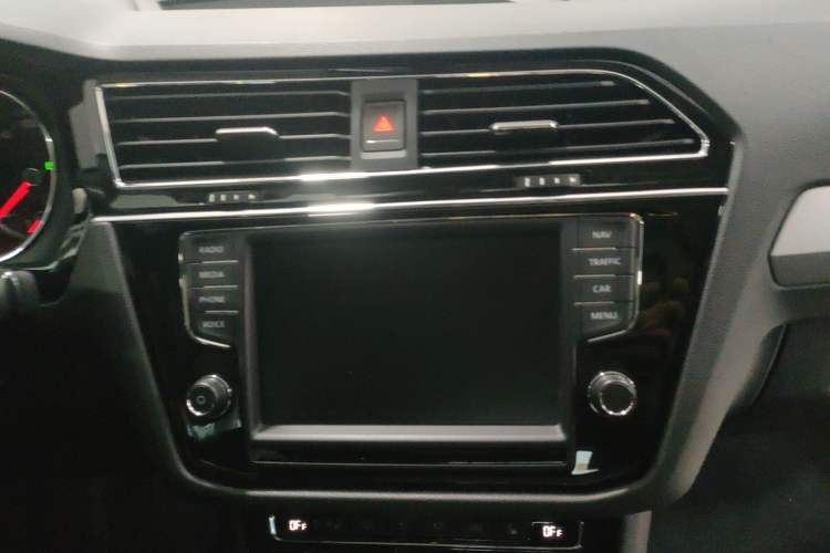 Used Volkswagen Tiguan L 2019 330TSI Automatic Two-Wheel Drive Smart Luxury Version China V Emission Standard