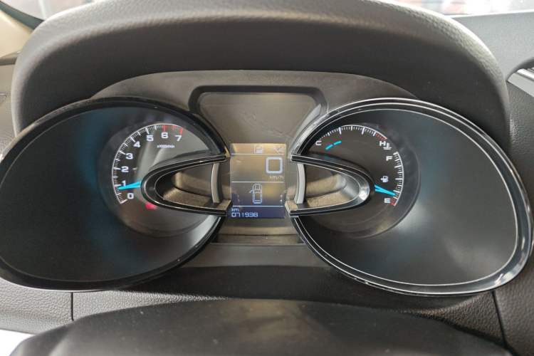 Used Dongfeng Aeolus AX7 2016 2.0L Automatic Zhiyi Trim