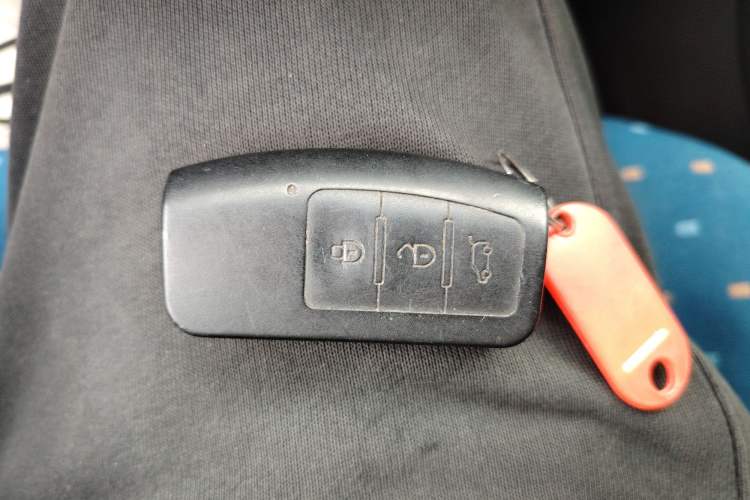 Used JMC Yusheng S350 2016 2.0T Automatic All-Wheel Drive Gasoline Luxury Edition 5 Seats Vehicle Key