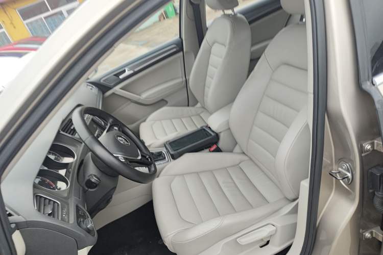 Used Volkswagen Golf 2014 1.4TSI Automatic Luxury Model
