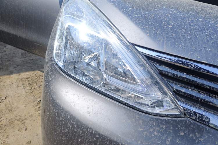 Used Nissan Livina 2015 1.6XE Manual Comfort Edition Right Front Headlight