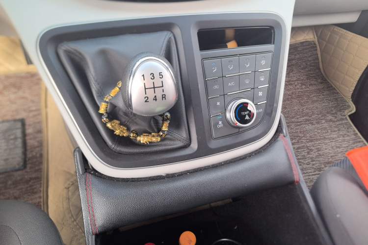 Used JAC Refine M4 2021 2.0L Manual Commercial Edition
