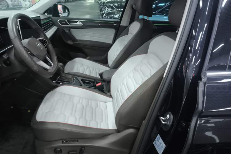 Used Volkswagen Tiguan L 2023 330TSI Automatic Two-Wheel Drive R-Line Flagship Edition Left Front Seat