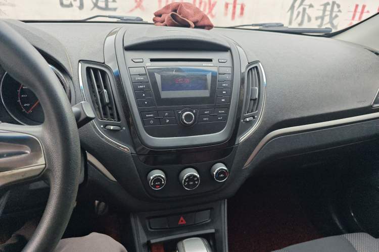 Used MG 5 2012 1.5L Automatic Elite Edition Audio And AC Panel