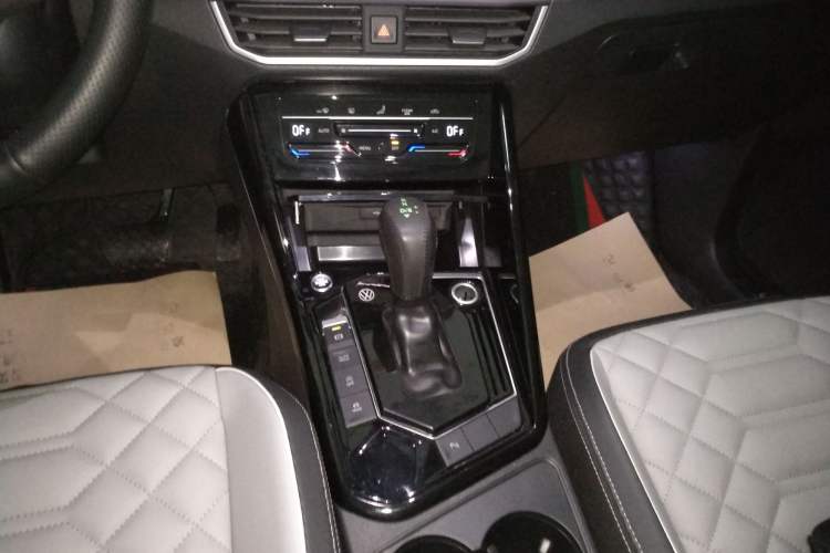 Used Volkswagen Tayron 2023 330TSI Two-Wheel-Drive Luxury Plus Advanced Version Gear Lever