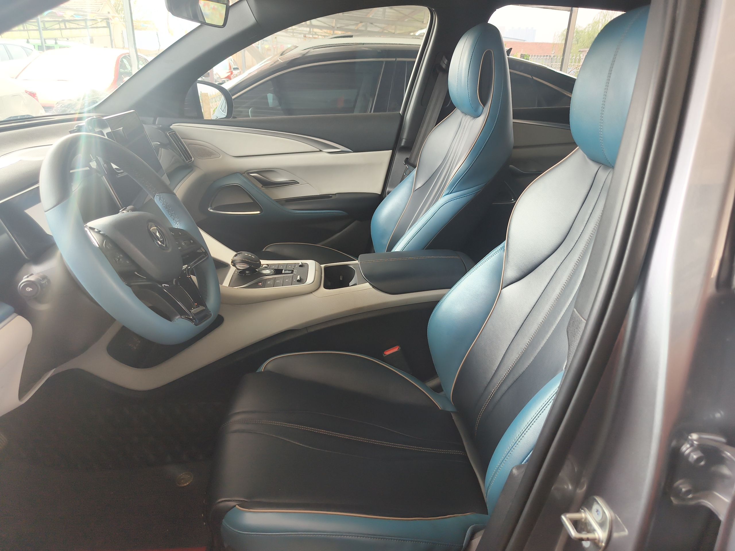 Переднее сиденье в автомобиле